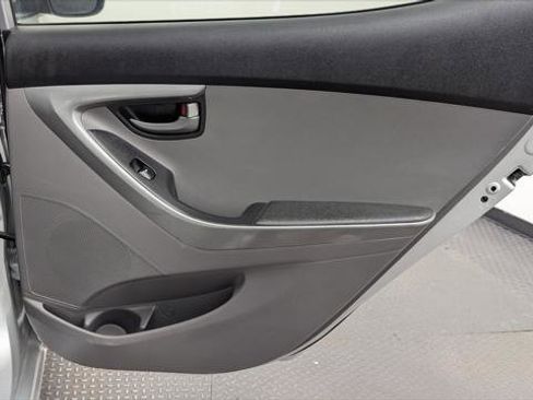 Used 2015 Hyundai Elantra SE FWD image 19
