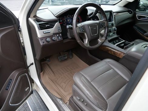Used 2015 GMC Yukon XL Denali w/ Premium Package AWD/4WD image 11