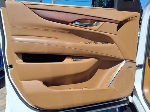 Used 2017 Cadillac Escalade Platinum AWD/4WD image 19