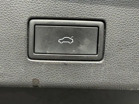 Certified 2023 Volkswagen Atlas Cross Sport SEL R-Line AWD/4WD image 11