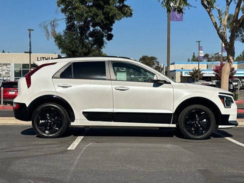 Used 2023 Kia Niro Wind FWD image 9