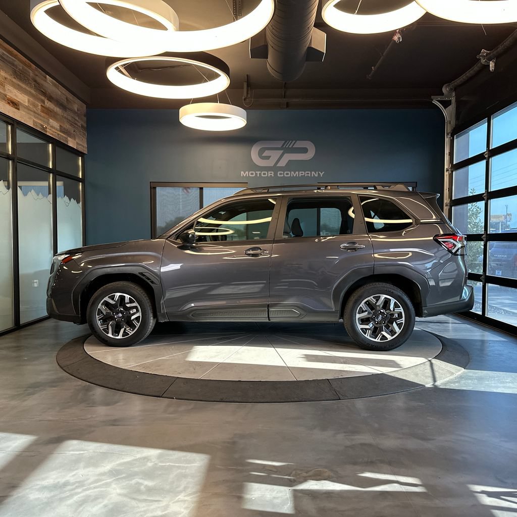 Used 2025 Subaru Forester AWD/4WD image 6