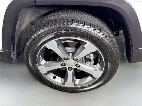 Used 2022 Jeep Grand Cherokee Limited 4xe image 36