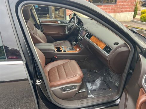 Used 2014 Volkswagen Touareg VR6 AWD/4WD image 13