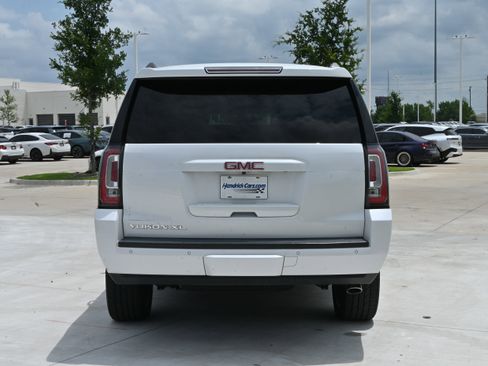 Used 2019 GMC Yukon XL SLT w/ Premium Edition RWD image 8