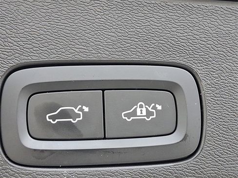 Used 2023 Volvo XC60 B5 Plus w/ Climate Package image 28