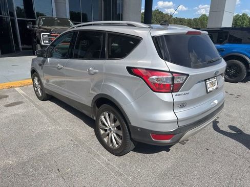 Used 2018 Ford Escape Titanium image 3