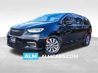 Used 2024 Chrysler Pacifica Select video 1