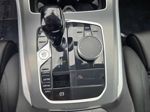 Used 2022 BMW X5 sDrive40i w/ Premium Package RWD image 19