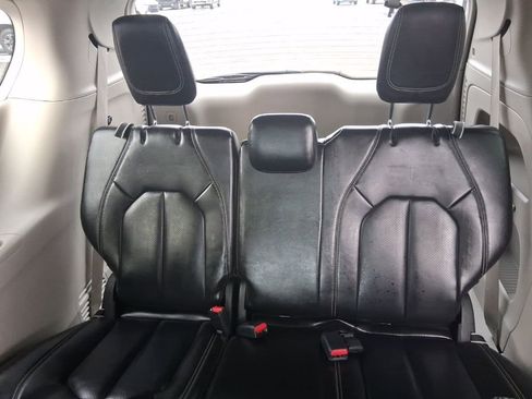 Used 2023 Chrysler Pacifica Touring-L image 20