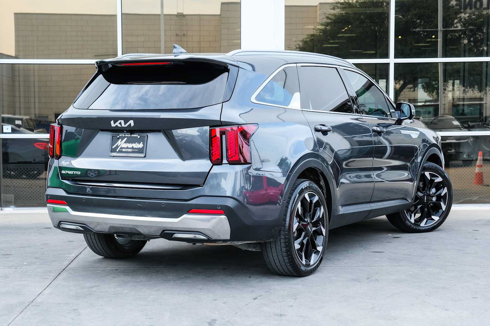 Used 2024 Kia Sorento SX FWD image 9