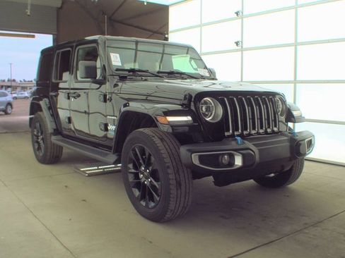 Used 2022 Jeep Wrangler Unlimited Sahara w/ Cold Weather Group image 3