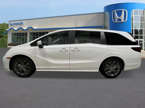 New 2026 Honda Odyssey Touring image 2