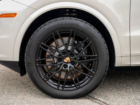 Certified 2024 Porsche Cayenne S image 17
