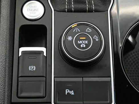 Used 2023 Volkswagen Atlas Cross Sport SEL R-Line AWD/4WD image 24