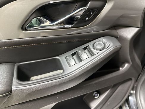 Used 2018 Chevrolet Traverse LT FWD image 20