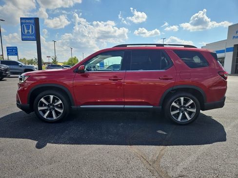 Certified 2024 Honda Pilot Touring image 2