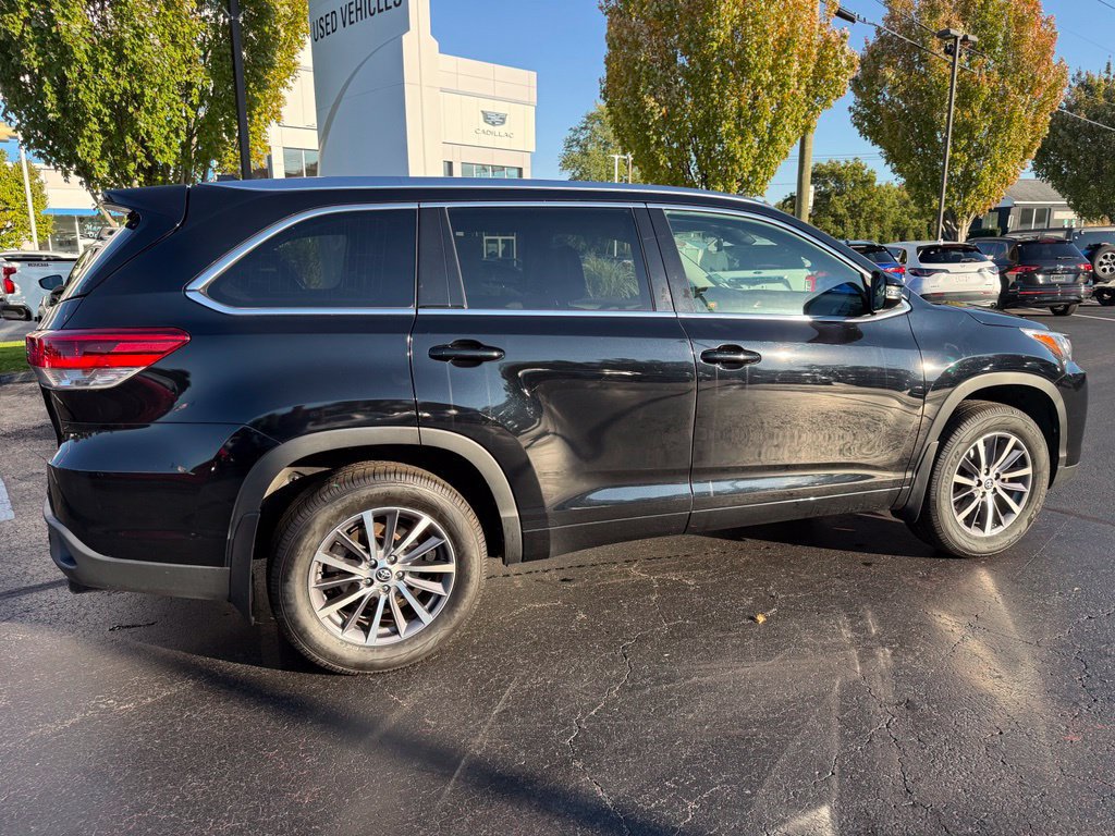 Used 2017 Toyota Highlander XLE w/ Carpet Mat Package AWD/4WD image 10