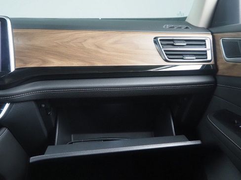Used 2025 Volkswagen Atlas SE w/ Panoramic Sunroof Package FWD image 37