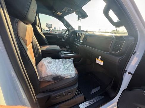 New 2026 Chevrolet Silverado 1500 High Country AWD/4WD image 13