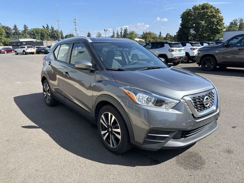 Used 2019 Nissan Kicks SV FWD image 6