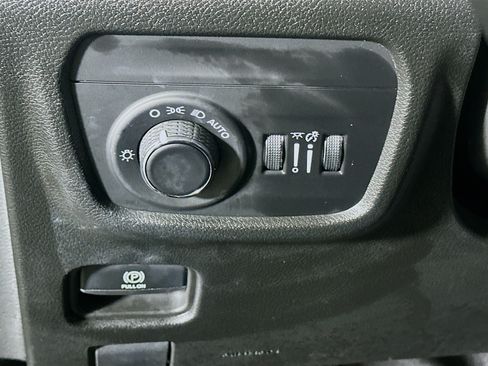 Used 2023 Jeep Grand Cherokee L Laredo AWD/4WD image 17