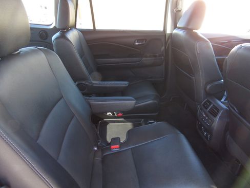 Certified 2019 Honda Pilot Touring image 12
