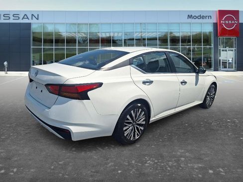 Certified 2025 Nissan Altima 2.5 SV FWD image 5