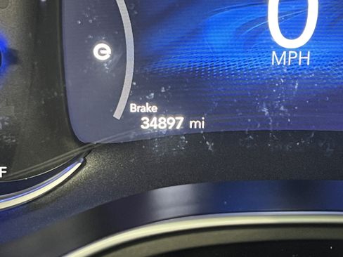 Used 2023 Chrysler Pacifica Limited w/ Uconnect Theater Family Group FWD image 33
