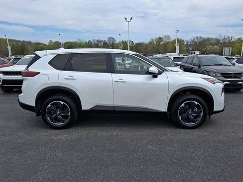 Used 2024 Nissan Rogue SV image 9