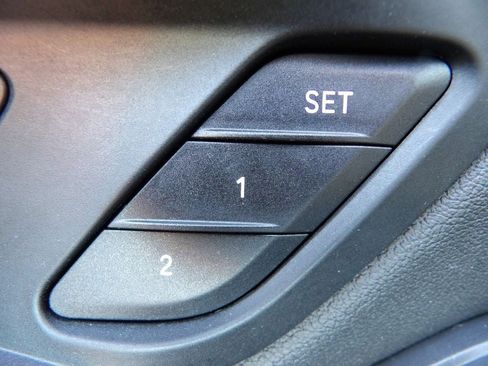 Used 2021 BMW 330i Sedan w/ M Sport Package RWD image 9