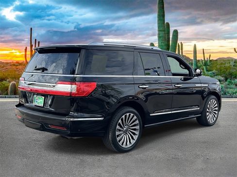 Used 2019 Lincoln Navigator Reserve image 3