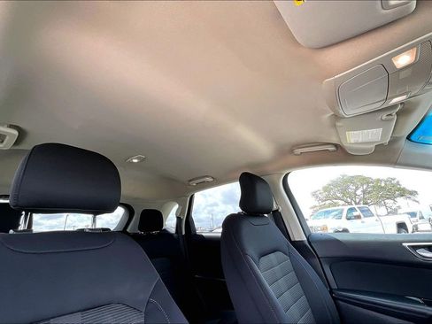 Used 2018 Ford Edge SEL image 28