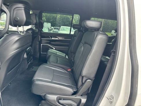 Used 2022 Jeep Wagoneer Series II AWD/4WD image 16