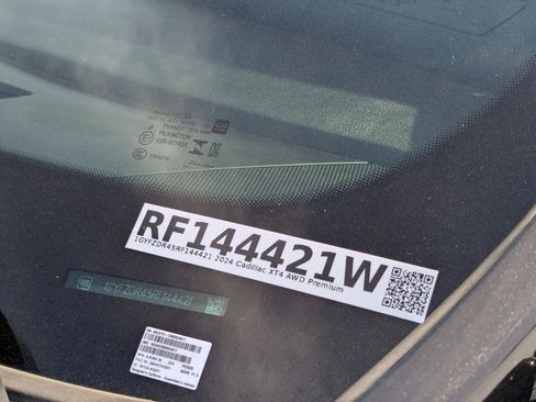 Certified 2024 Cadillac XT4 Premium Luxury image 33