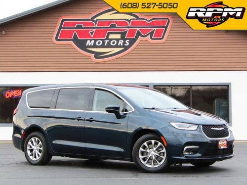 Used 2023 Chrysler Pacifica Touring-L image 1