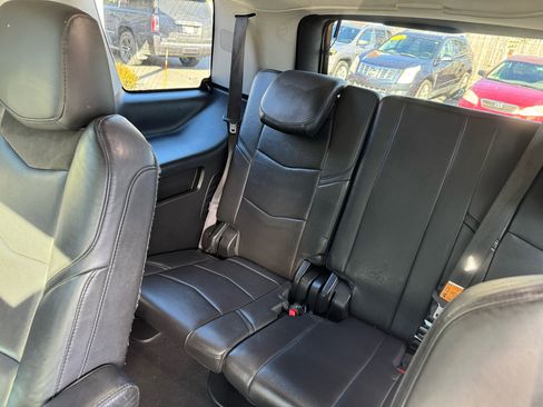 Used 2019 Cadillac Escalade Luxury image 40