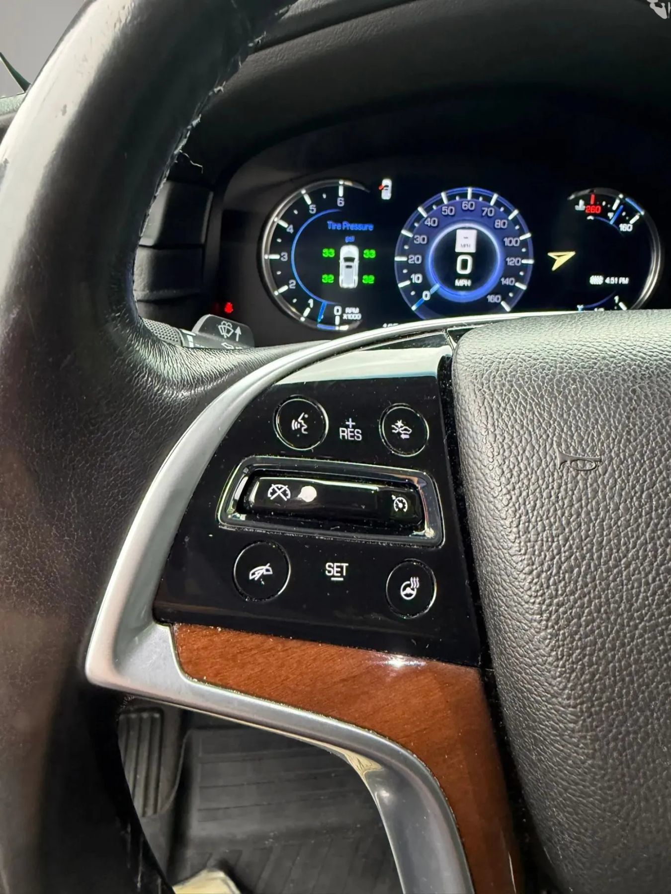 Used 2018 Cadillac Escalade Luxury AWD/4WD image 11