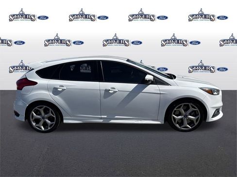 Used 2017 Ford Focus ST image 4