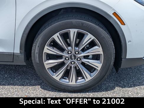 Used 2022 Lincoln Corsair Reserve w/ Elements Package FWD image 11
