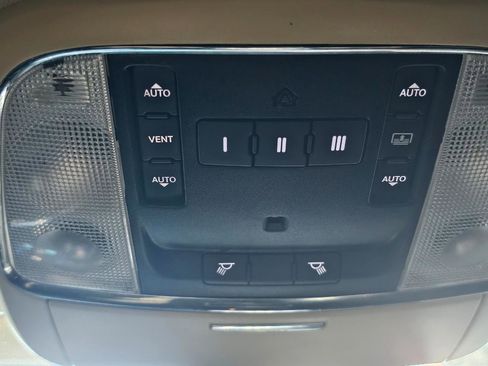 Used 2016 Chrysler 300 C image 45