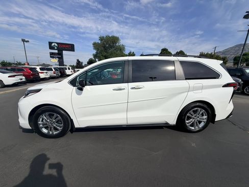 Used 2023 Toyota Sienna XSE w/ XSE Plus Package AWD/4WD image 6