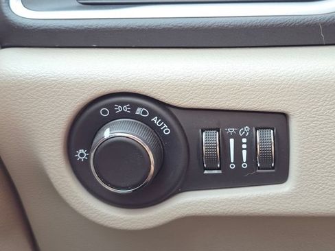 Used 2023 Chrysler Voyager LX FWD image 20
