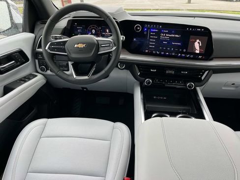 New 2025 Chevrolet Suburban Premier AWD/4WD image 14