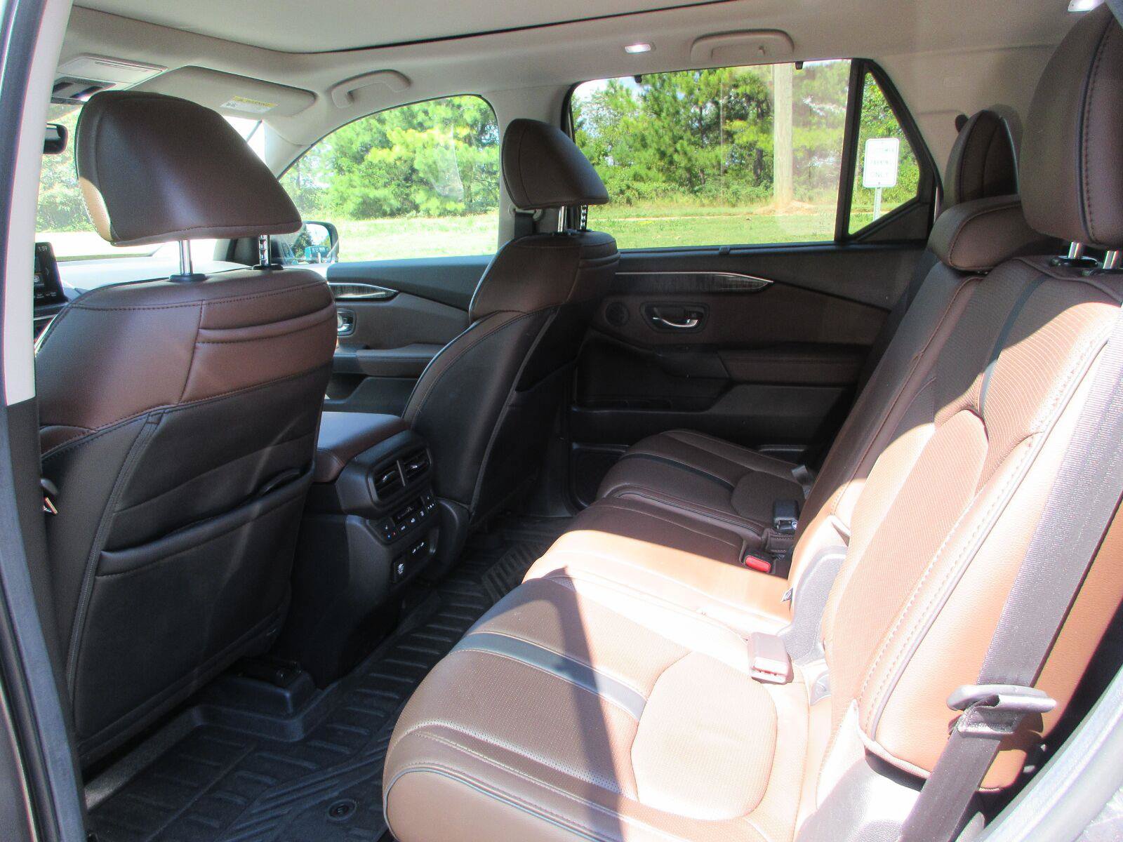 Used 2025 Honda Pilot Elite image 16