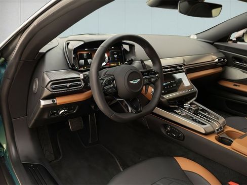 Used 2025 Aston Martin Vanquish image 28