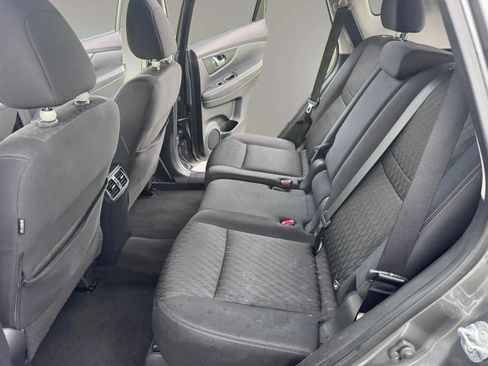 Used 2018 Nissan Rogue SV w/ Premium Package FWD image 14