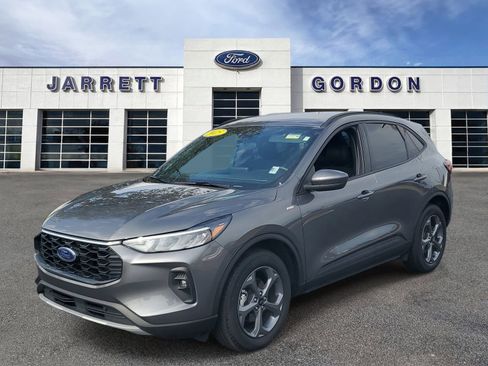 Certified 2025 Ford Escape ST-Line Select AWD/4WD image 2