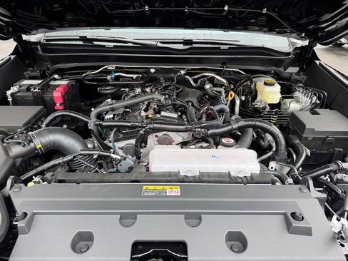 Used 2025 Toyota Tacoma SR5 image 10