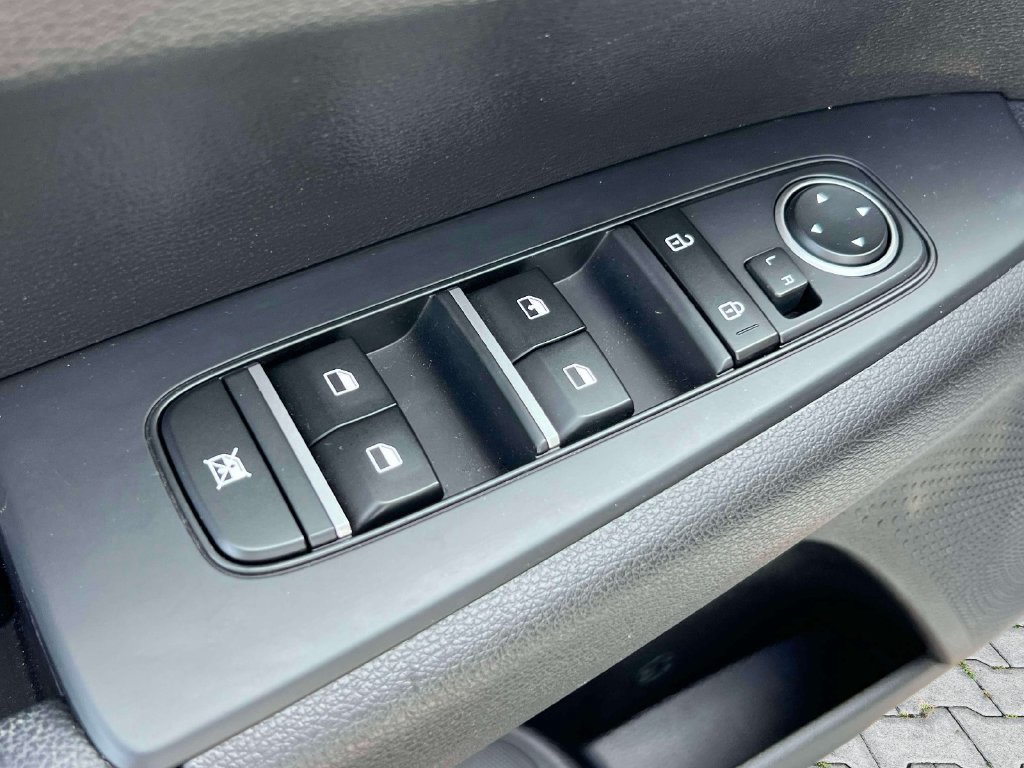 Certified 2023 Kia Forte LXS FWD image 17